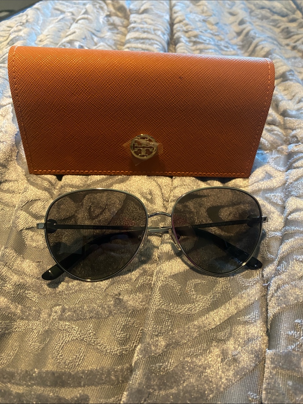 NWOT Tory Burch Orange Saffiano case and Aviator Sunglasses - Picture 5 of 13